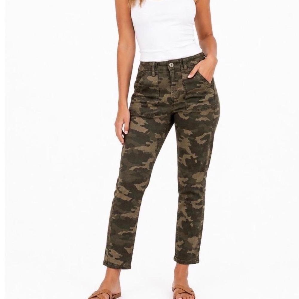 American Eagle Hi-Rise Jegging Crop Camo Pants Green Camouflage 0